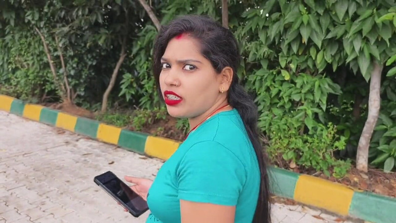 Sona bhabhi: Soția desi Odia se bucură cu iubitul ei în parc
