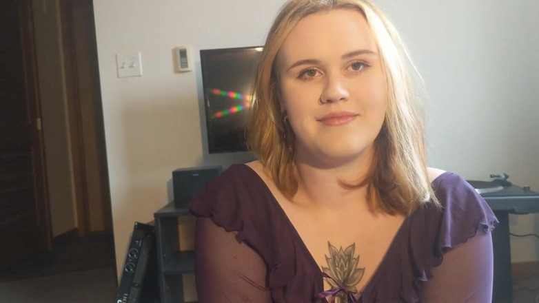 voyeurpervert: Primera visita al apartamento de Lizzie
