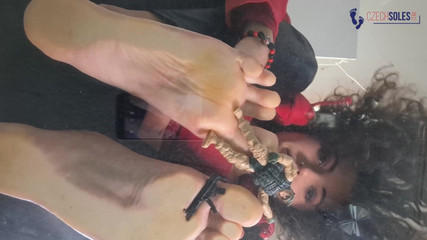 Czech Soles - foot fetish content: Gigante deusa pisando no piso