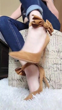Tant de clips de pieds entassés en un seul