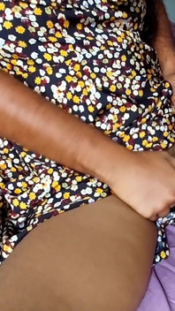 Seduzir minha tímida meia-irmã termina com gozada interna anal