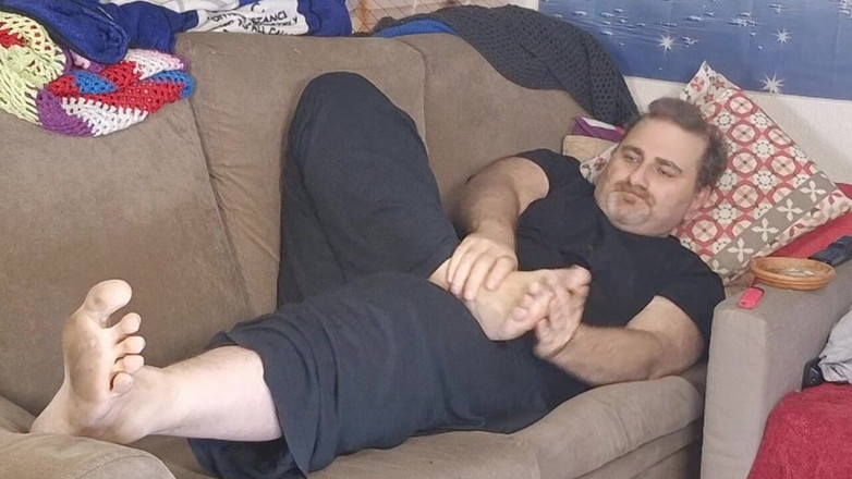 ChubbyDaddyBearLuka: Papà orso paffuto piedi nudi e sporchi