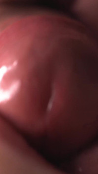 La niña juega con su lengua con la herridad de mi pene y recibe una doble porción de semen dentro de su coño