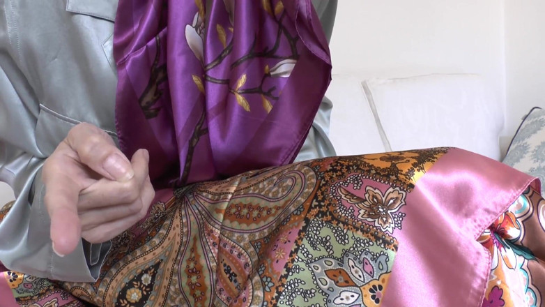 Lady Victoria Valente: Stepaunt's New Satin Scarves Turn You on! Lady Victoria Valente