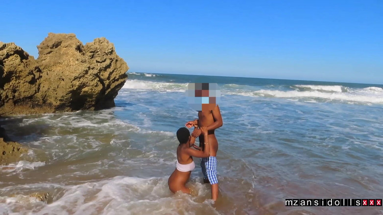 mzansionlyfan: Beach Blow Job