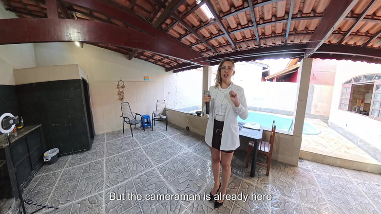 Victor SweetCoupleStories: Reporter bugil setelah kepergok membobol rumah.