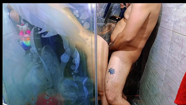 ADYgirls: В душе с моей падчерицей