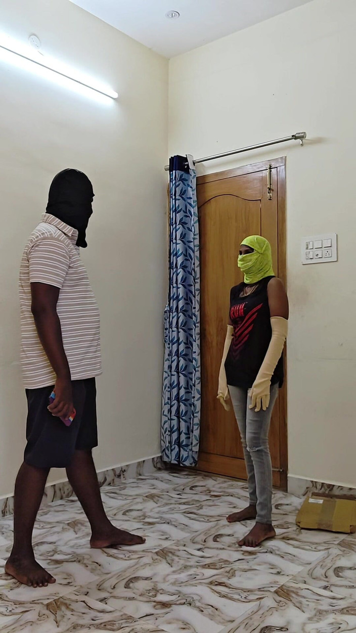 Thesana: Dwoje przyjaciół spotyka się na sesji zdjęciowej na Insta