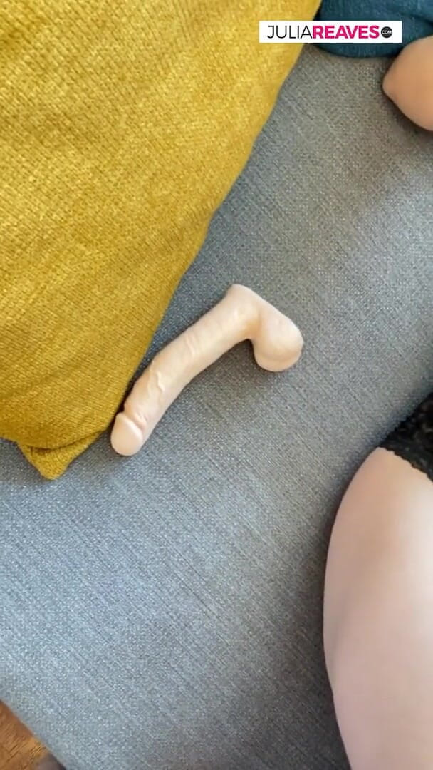 Jasmine RougeXXX: Eu chupando o vibrador e depois coloco na minha buceta