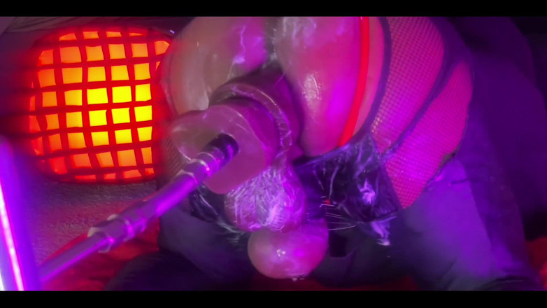 DipsoDeep: Мастурбує дупу і пукає