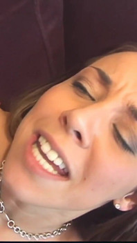 Orgasmi Selvaggi per La Piccola Fica Di Delilah Strong