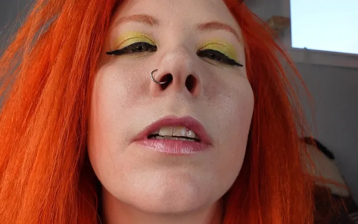 Deanna deadly: Pink Lipgloss Kisses and Lip Gloss Applying
