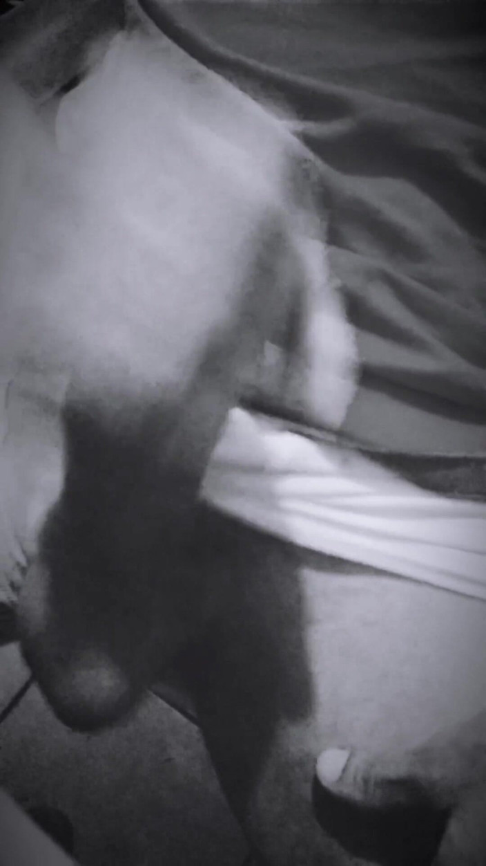 Naughty Cock: 玉を縛ってきつくしていると、もっとイきそうに感じます