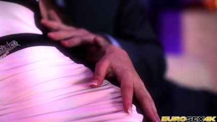 Porn Gutter: Jess West fica esticada