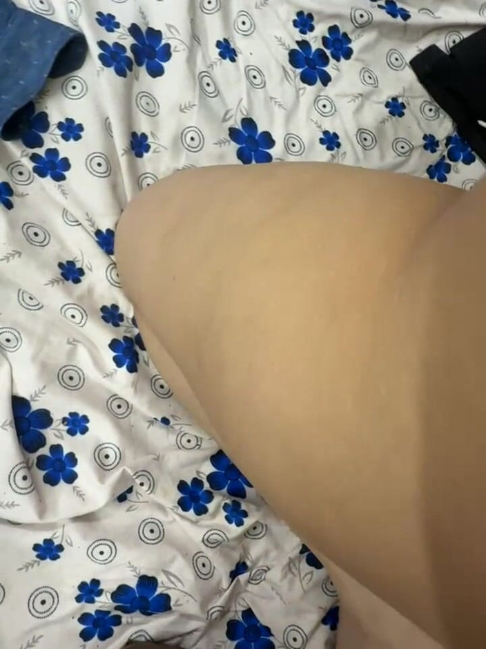 Apki Bhabhi: Bhabhi móc cua âm hộ