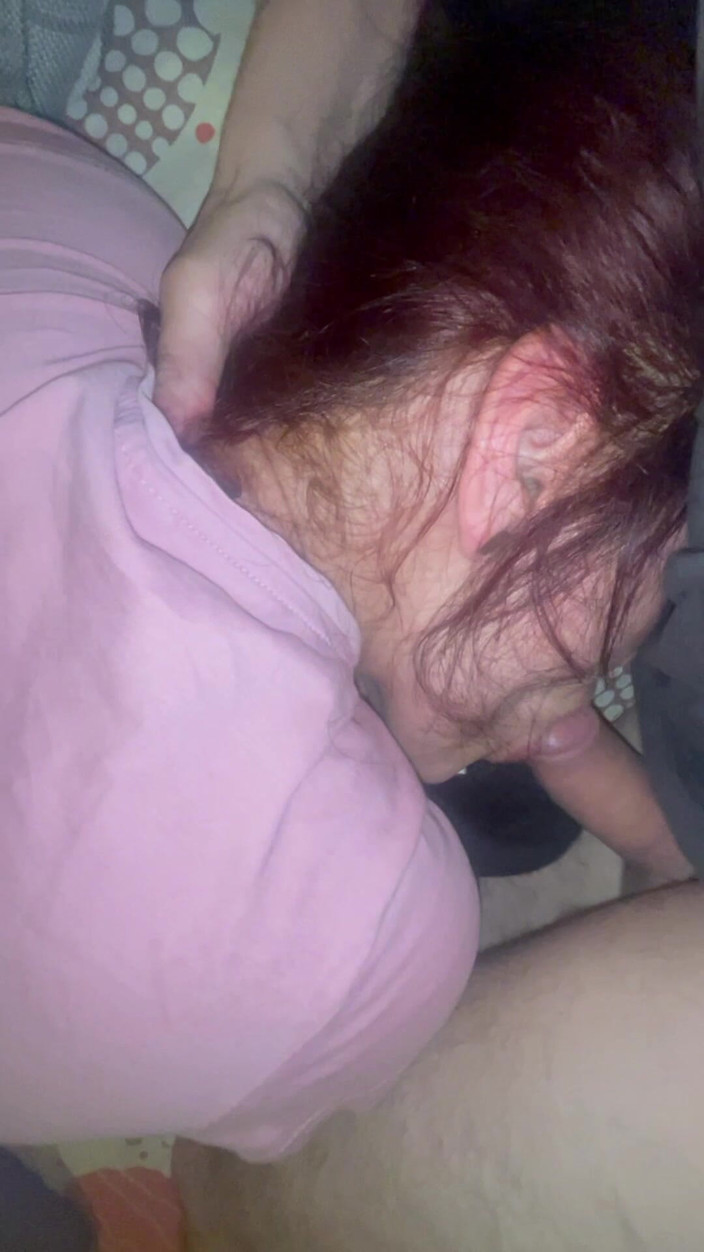 Ionut899: Il Patrigno Mi Sveglia Con Solo Il Cazzo in Bocca...