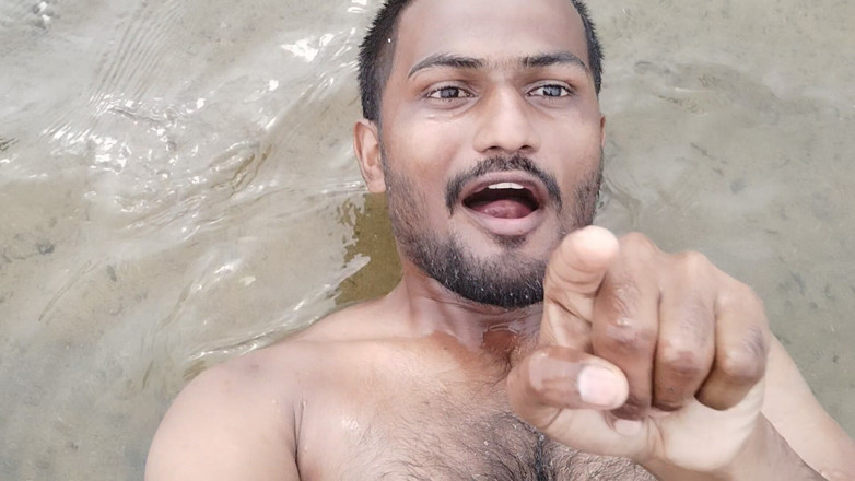 KUMBHA MANOJ KUMAR: Xhard village nuoto in classe