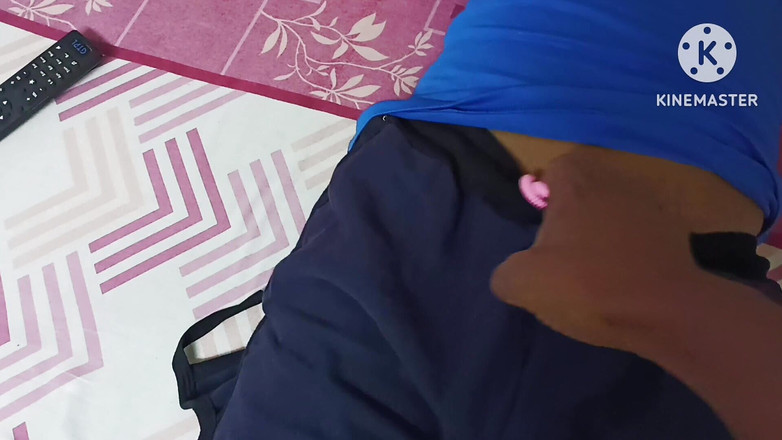 poojaprem: Ošukal Bhabhi stojící v místnosti poté, co s ní mluvil