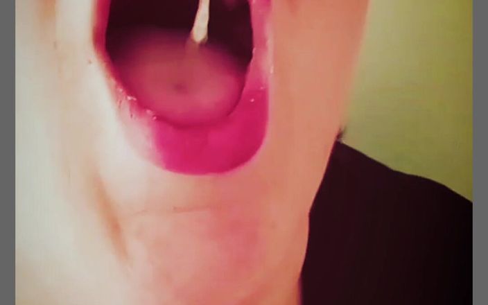 Redhead Rebel: Une BBW coquine mange des poignards Mick hors de la...