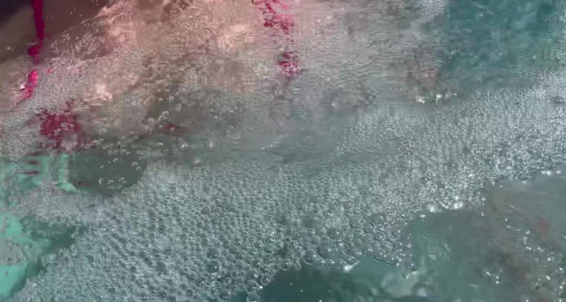 Artemisia Love: Artemisia adoră să-și arate țâțele perfecte într-un micro bikini underwater