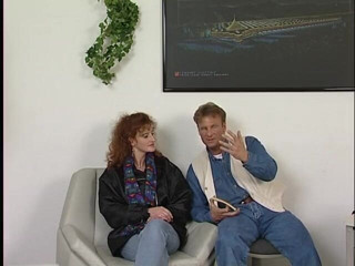 Lucky Wankerz: Une rousse se masturbe avec toutes sortes de godes
