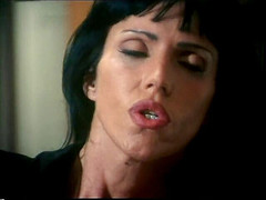 Xtime Network: Klasik porno: İtalyan porno yıldızı Valentine Demy nasıl sürtük olduğunu gösteriyor