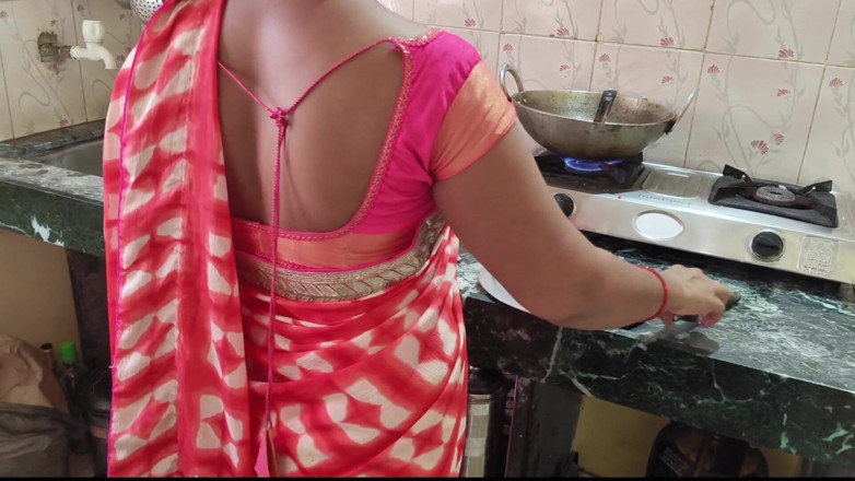 Mumbai Ashu: indyjska gorąca dziewczyna kichen sex wideo hindi