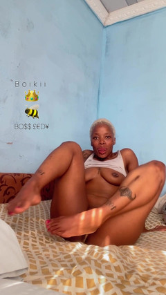 Boikii: 黑人女孩玩弄自己的