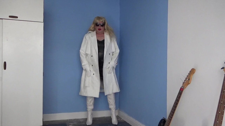 Leather Kirsten: Black and White Leather
