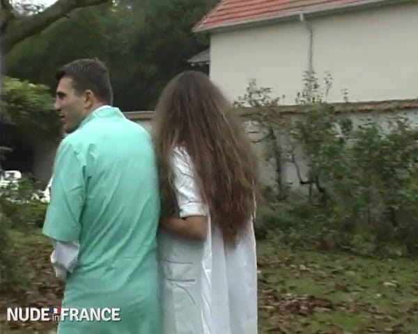 La France a Poil: Nemohla by ta krásná sestřička využít svého postavení?