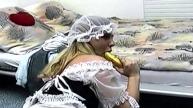 ORGASMX: Cameriera impercellina allungata con le dita e l'inserimento di una...
