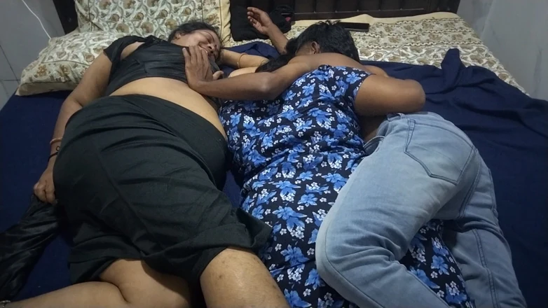 Tamil lesbian: Tamil Friends Group Sex