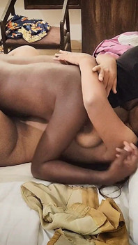 Harika, gadis telugu naibor boy dientot habis-habisan di kamar hotel