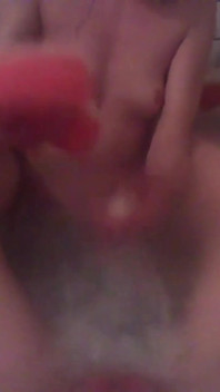 Blowjob im badezimmer von einem schönen mädchen