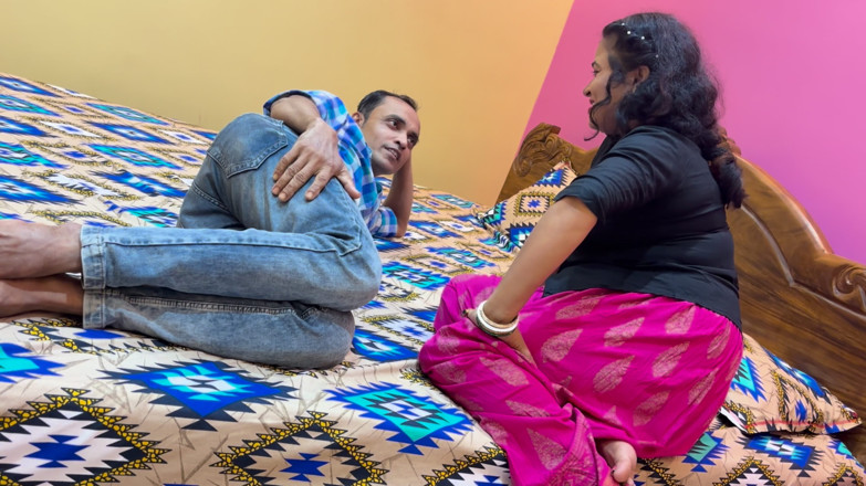 MrsEntertainer: Cuñado del pene grande Ji tocó bhabhi en su coño...