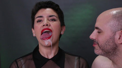TheArtOfCum: Sexy mrdka kape z úst