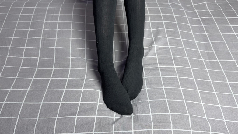 Gloria Gimson: Hanya anda dan Puan dalam stokin hitam panjang