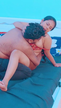 Un couple inconnu est fou pour du sexe hardcore toute la nuit