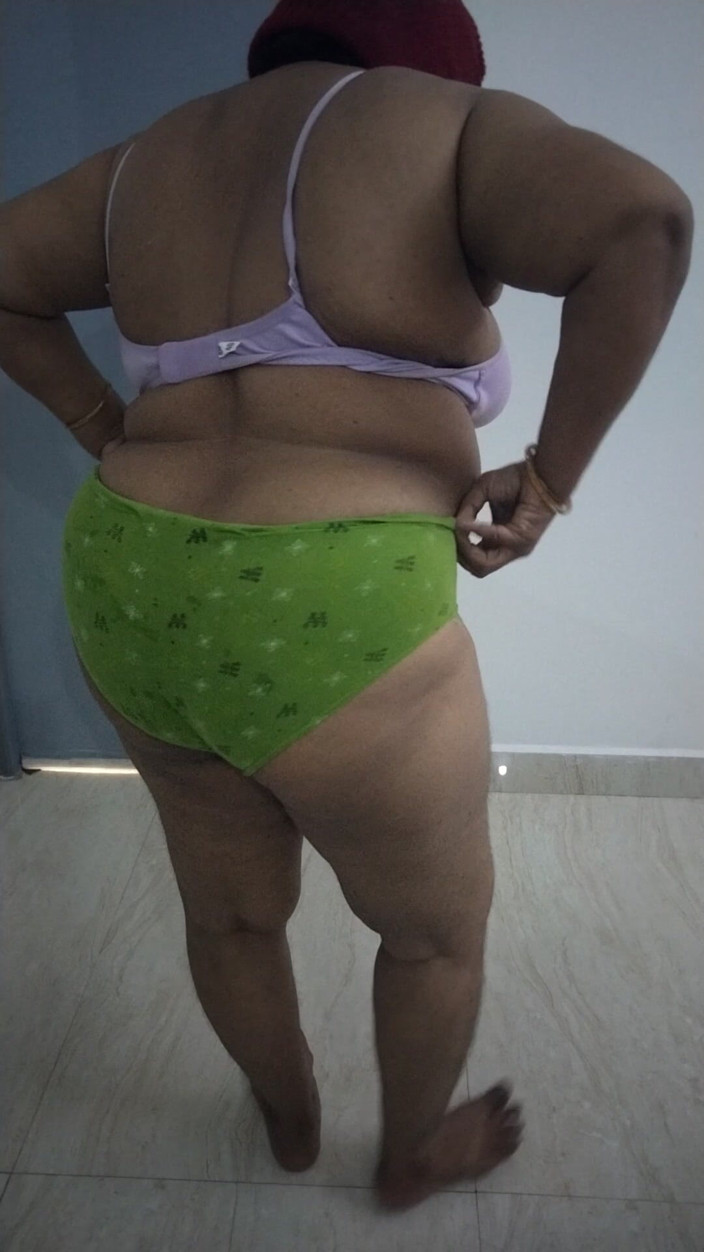 Benita sweety: Pakaian Panas Dipakai Selepas Mandi