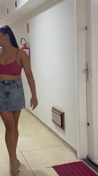 Sokakta bir hayranla tanıştım, pikadmel'in yarağını hissetmek için yalvardı bu yüzden ona bir tat verdim
