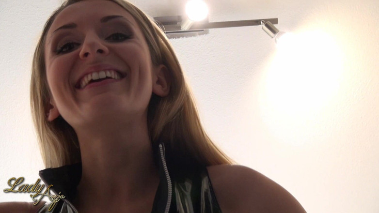 Lady Anja: Schluck rotze, verlierer!