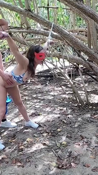 妓女妻子在户外被陌生人性交，让丈夫记录一切，戴绿帽子的妻子在户外乱搞，老公