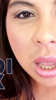 Candi coxx si tante semok latina dengan toket besar lagi asik nyepong kontol dan telan sperma - pov