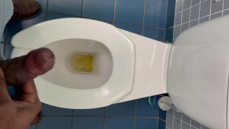 Jamaican Cock: Ofis tuvaletinde mastürbasyon yapıyor
