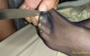 Giorgia feet: Giorgiafeet: black nylon toejob