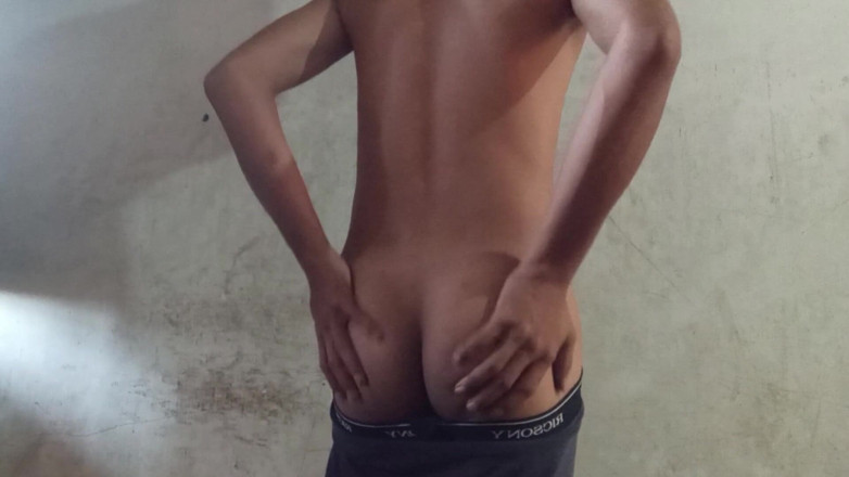 Morx: Cowok ini lagi asik masturbasi sendirian