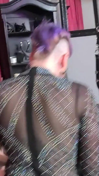 Giantess domme在操她的娘娘腔时用阴道抽插