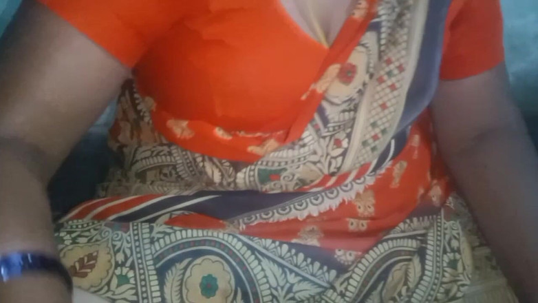 Desi Sathiya: セクシーなサリーおばさんの胸