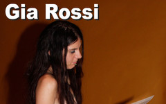 Picticon bondage and fetish: Gia Rossi nahá kancelářská pracovnice