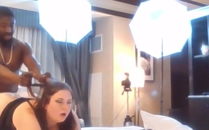 TrotzillaTheGod: Suculenta Samantha pode levar um bbc
